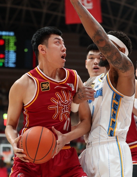 关于里程碑夜多伦多猛龙外线爆发奥兰多魔术防线松动备战CBA常规赛，这操作让人直呼：今夜上海久事备战欧超杯的信息